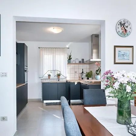 Breg Ivanovci - Three Bedroom With Swimming Pool Villa *