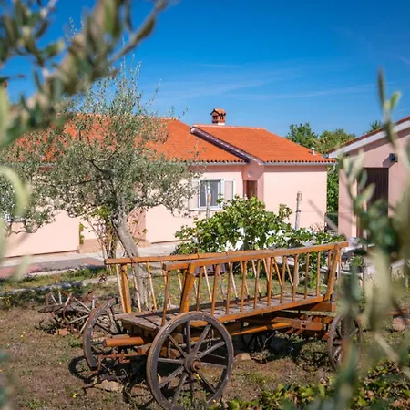 Breg Ivanovci - Three Bedroom With Swimming Pool Labin