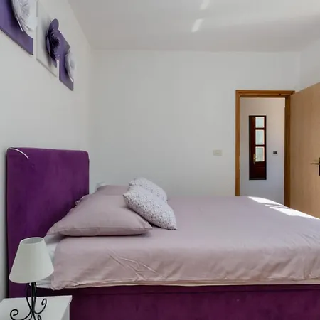 Breg Ivanovci - Three Bedroom With Swimming Pool Labin