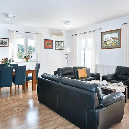 Breg Ivanovci - Three Bedroom With Swimming Pool *
